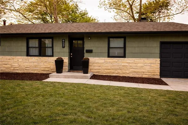 $445,000 | 927 West 20th Terrace, Lawrence, KS 66046