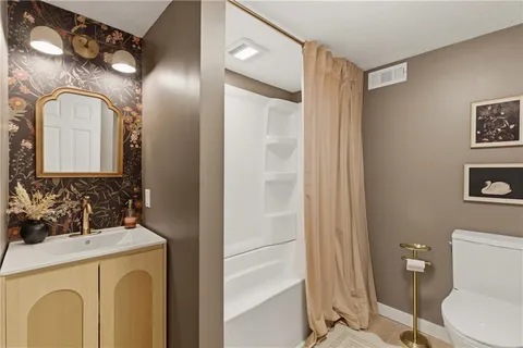 $439,000 | 927 West 20th Terrace, Lawrence, KS 66046