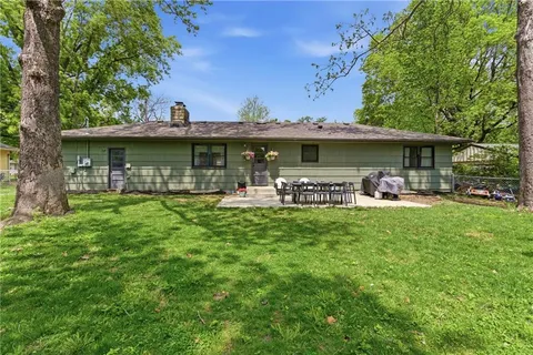 $439,000 | 927 West 20th Terrace, Lawrence, KS 66046