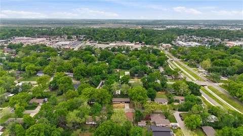 $439,000 | 927 West 20th Terrace, Lawrence, KS 66046