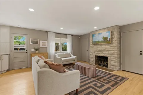 $439,000 | 927 West 20th Terrace, Lawrence, KS 66046