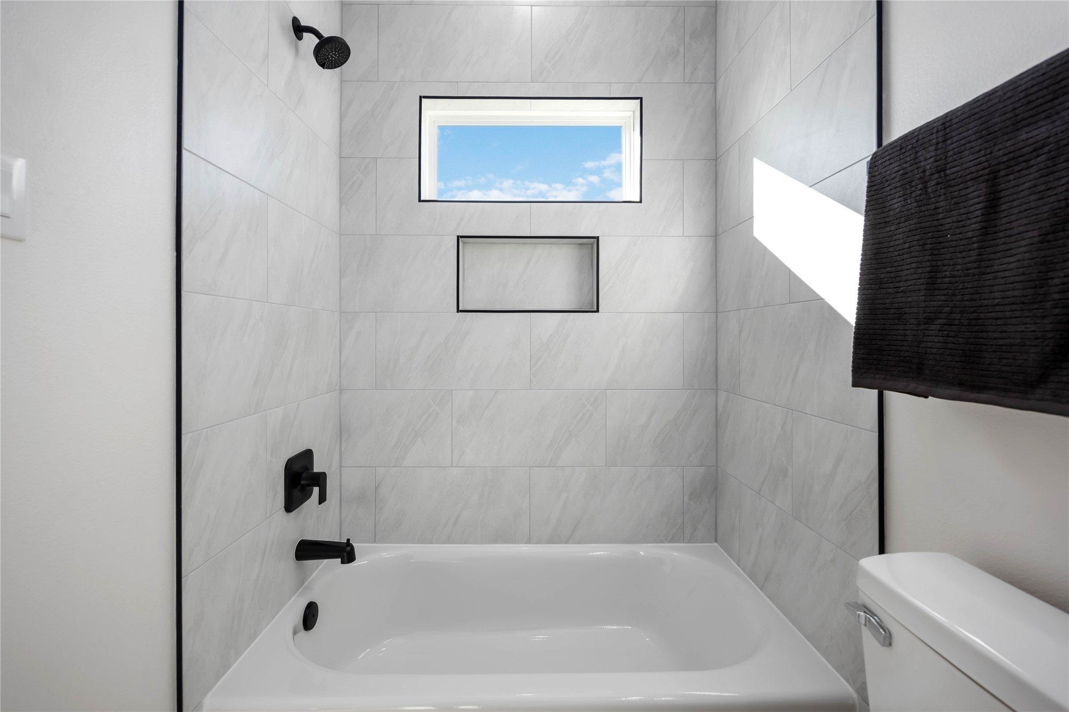 5523 Haight Street, Unit B Houston, TX 77028 - Photo 15 of 17 a bathroom with a toilet and a bathtub