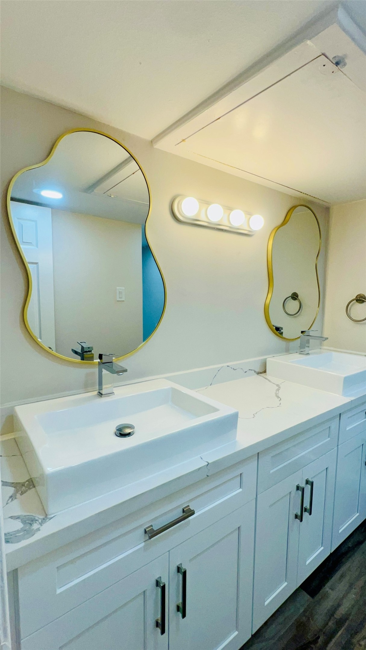 357 North Post Oak Lane, Unit 101 Houston, TX 77024 - Photo 8 of 19 The master bath features dual sinks, and quartz countertops.