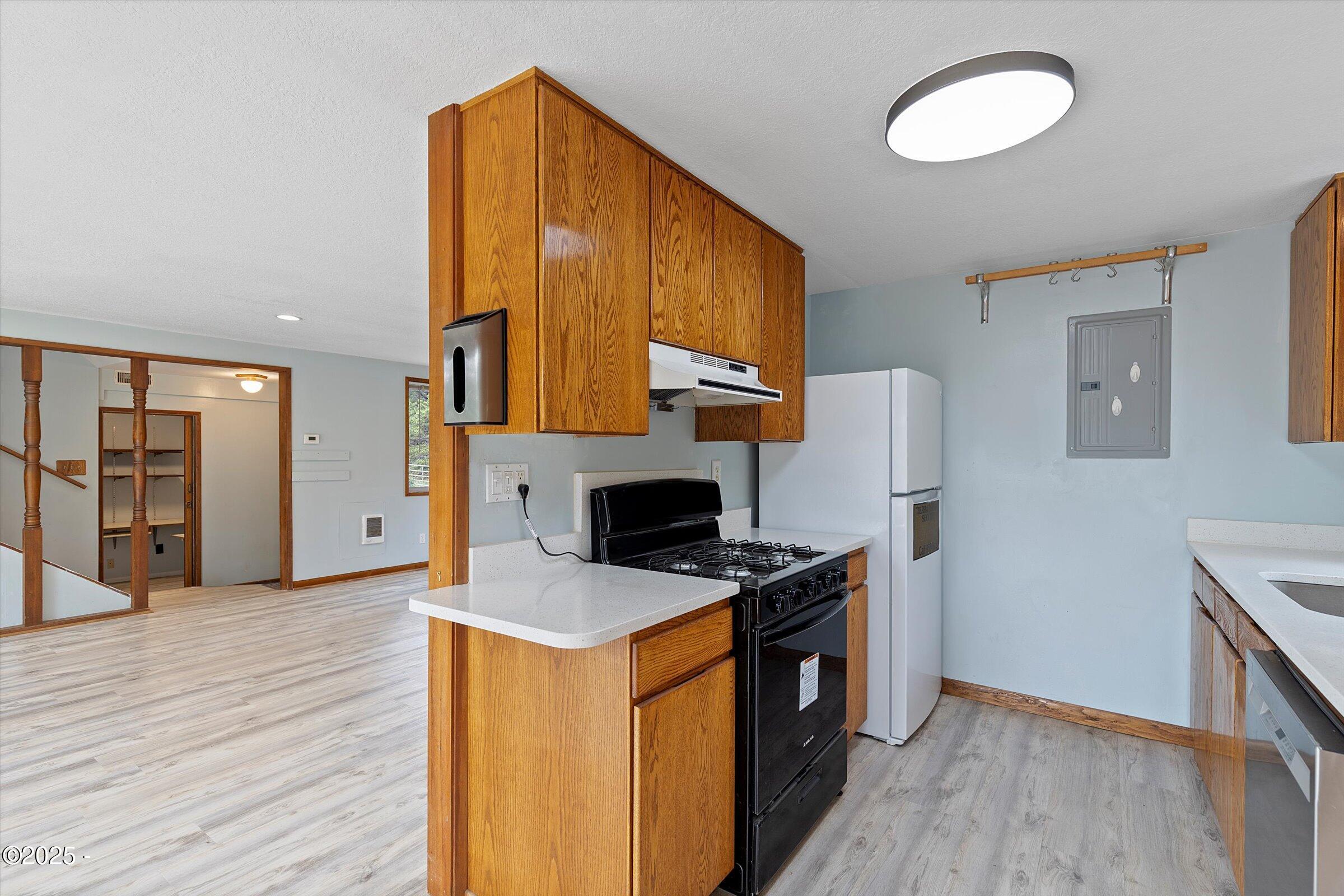 5825 Roma Avenue Cloverdale, OR 97112 - Photo 13 of 40 10-IMG_0753