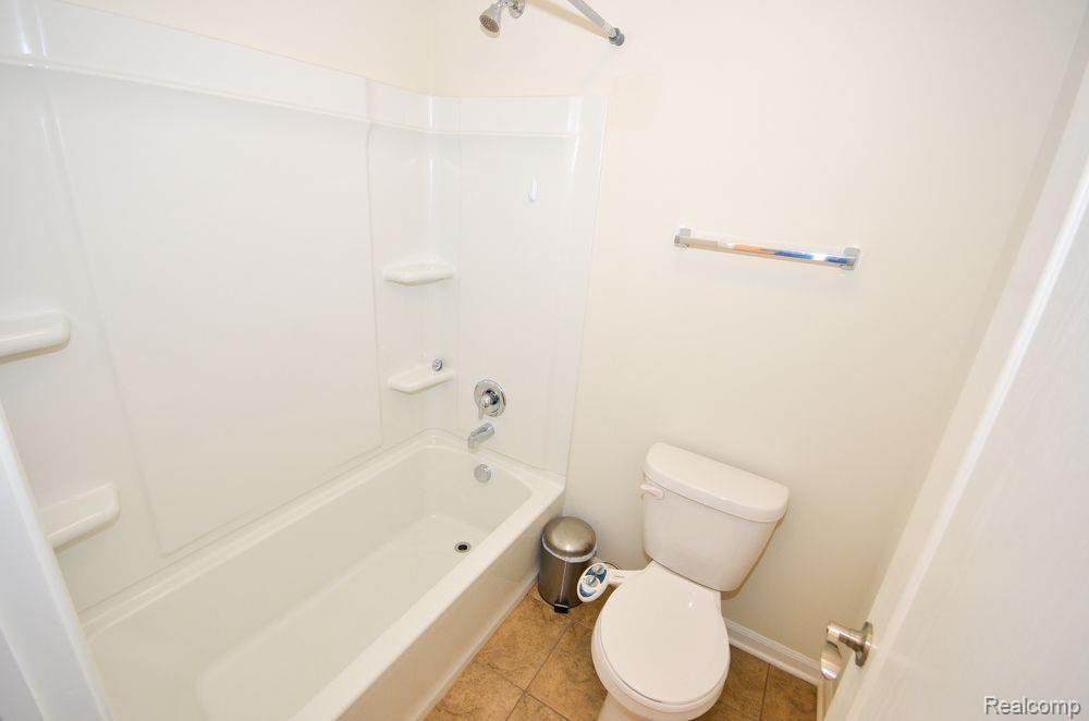 24823 Ivy Road Novi, MI 48375 - Photo 15 of 17