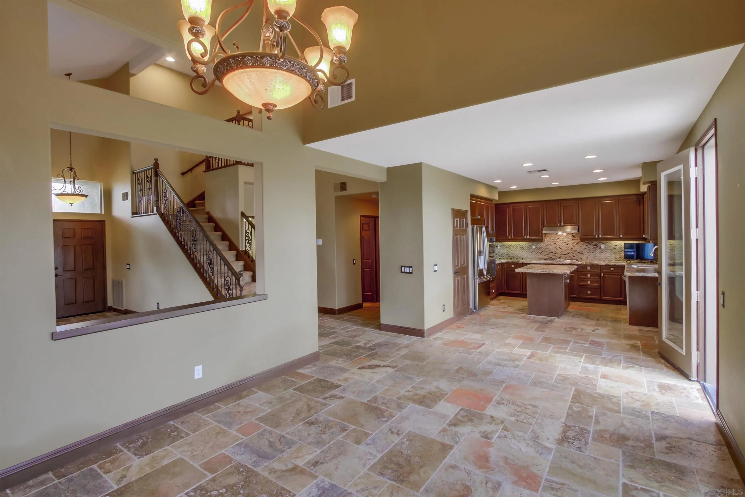 6550 Windward Ridge Way San Diego, CA 92121 - Photo 23 of 64 a view of a livingroom with furniture and a ceiling fan