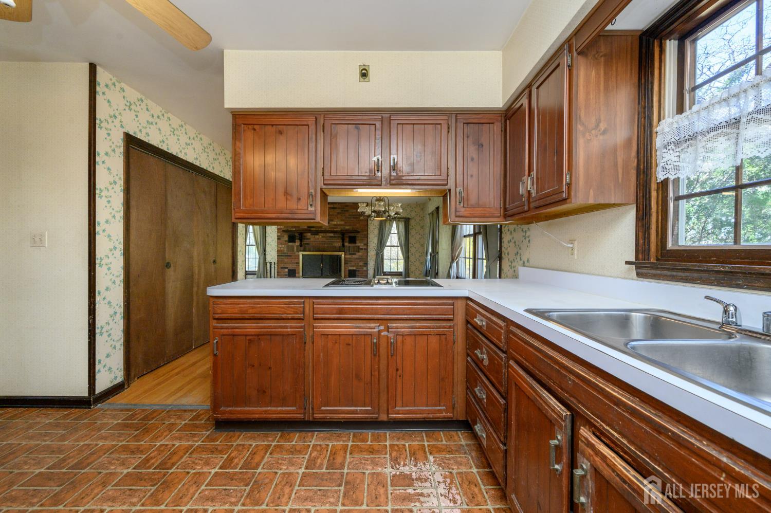 105 Morning Glory Road Warren, NJ 07059 - Photo 9 of 45