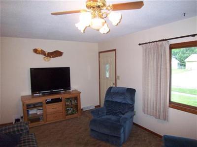 1406 Springdale Drive Clinton, IA 52732 - Photo 4 of 20 Gallery Image 4