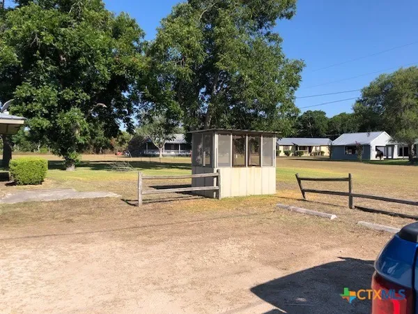 $1,150 | 310 Brackenridge Lane, Unit 1, Seguin, TX 78155