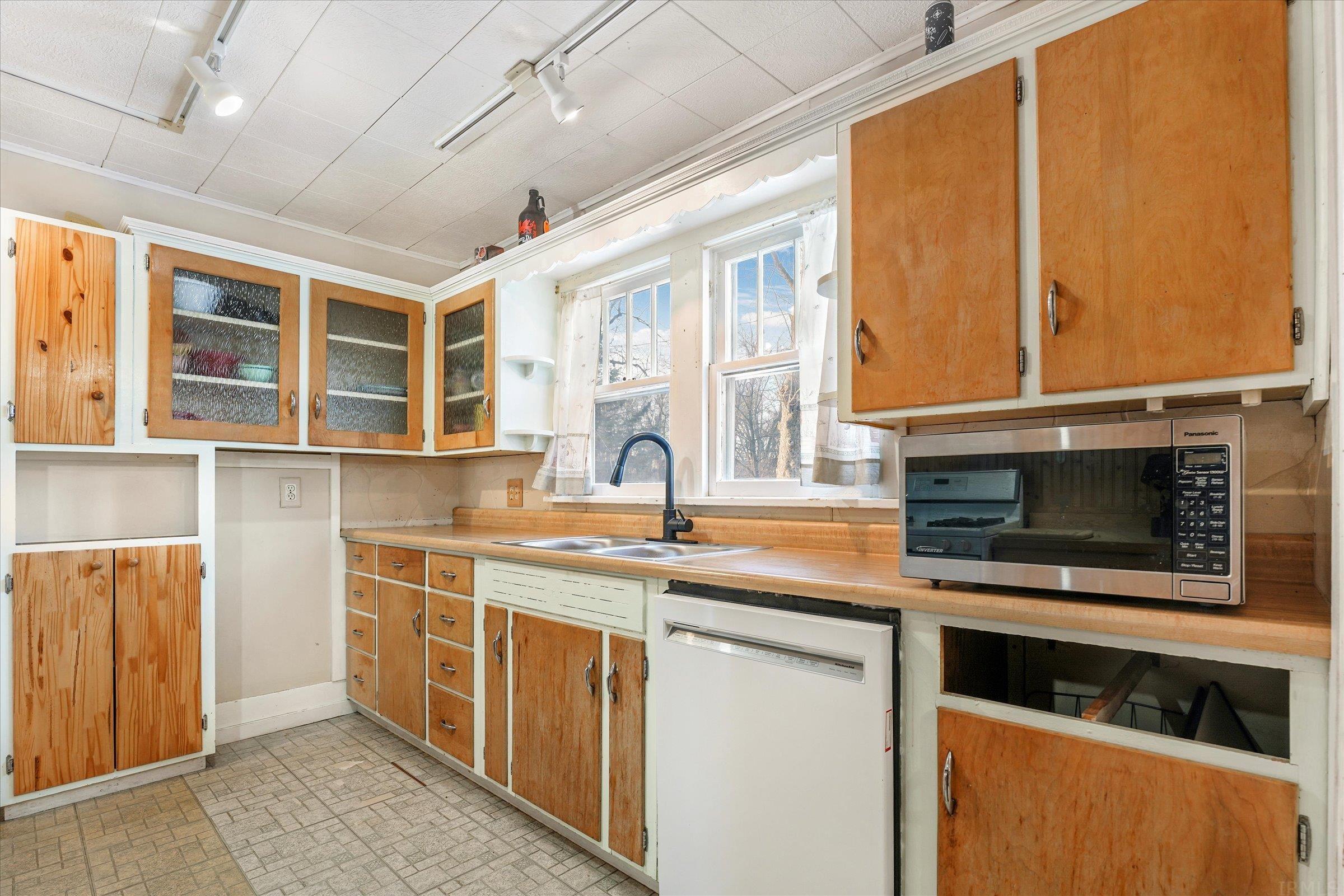 56586 Ash Road Elkhart, IN 46516 - Photo 10 of 16 Gallery Image 10