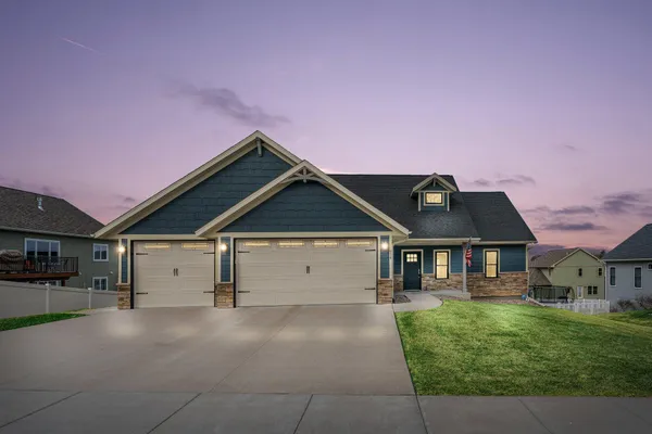 $625,000 | 614 Forest View Drive, Holmen, WI 54636