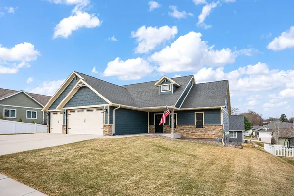 $625,000 | 614 Forest View Drive, Holmen, WI 54636
