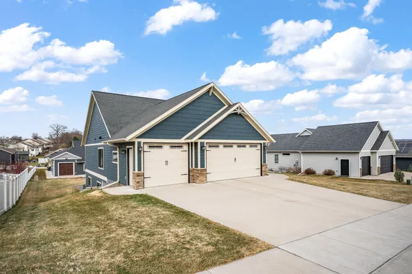 $625,000 | 614 Forest View Drive, Holmen, WI 54636