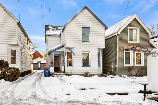 $159,900 | 1036 Logan Street Southeast, Grand Rapids, MI 49506