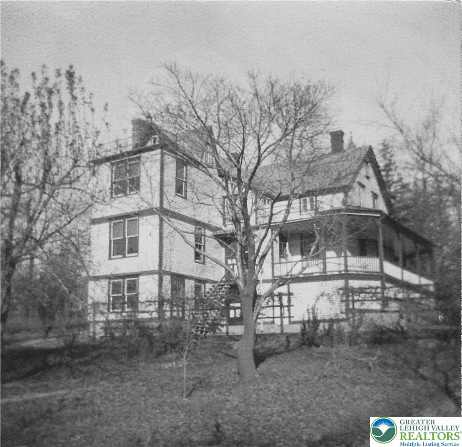 325 West Center Street Nazareth, PA 18064 - Photo 43 of 44