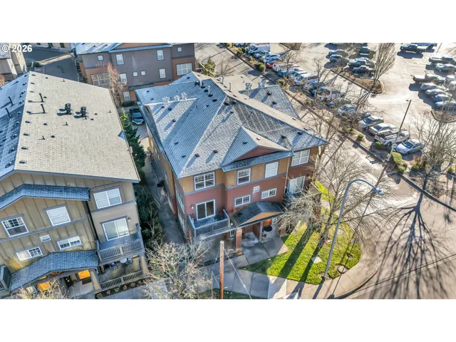 $195,000 | 1000 Southwest 170th Avenue, Unit 201, Beaverton, OR 97003