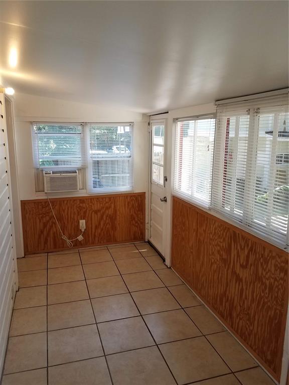 548 3rd Street North St. Petersburg, FL 33701 - Photo 24 of 28 a room with a large window