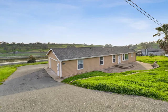 $445,000 | 3814 Lakeview Drive, Ione, CA 95640