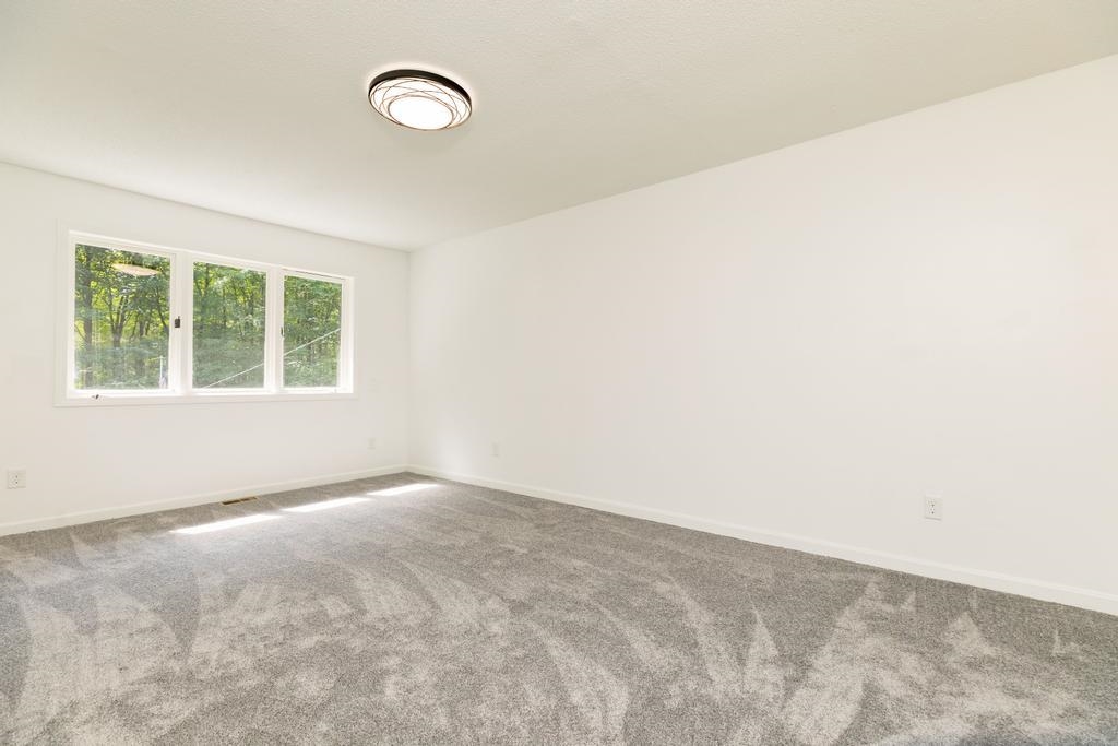 11 Oldham Road Hampstead, NH 03841 - Photo 23 of 39