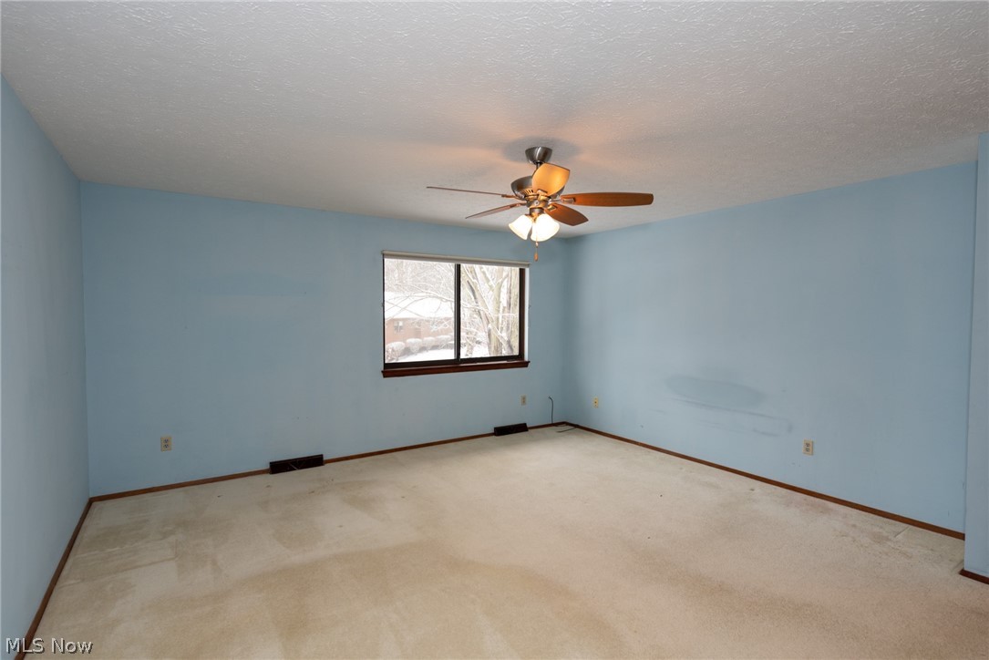 171 Granger Road, Unit 155 Medina, OH 44256 - Photo 10 of 24 Primary bedroom