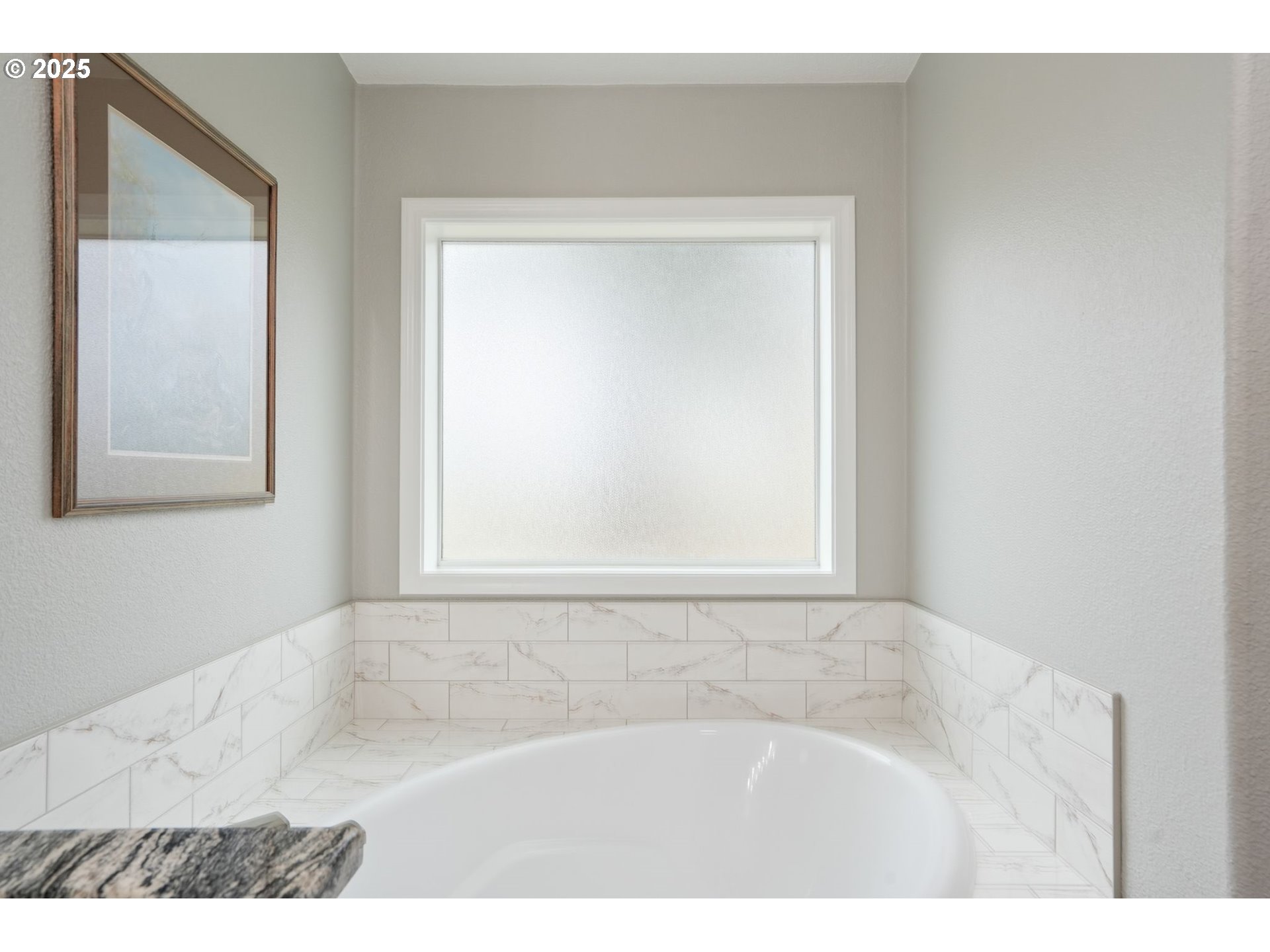 40219 North Dogwood Road Mill City, OR 97360 - Photo 26 of 47 a bathroom with a bathtub