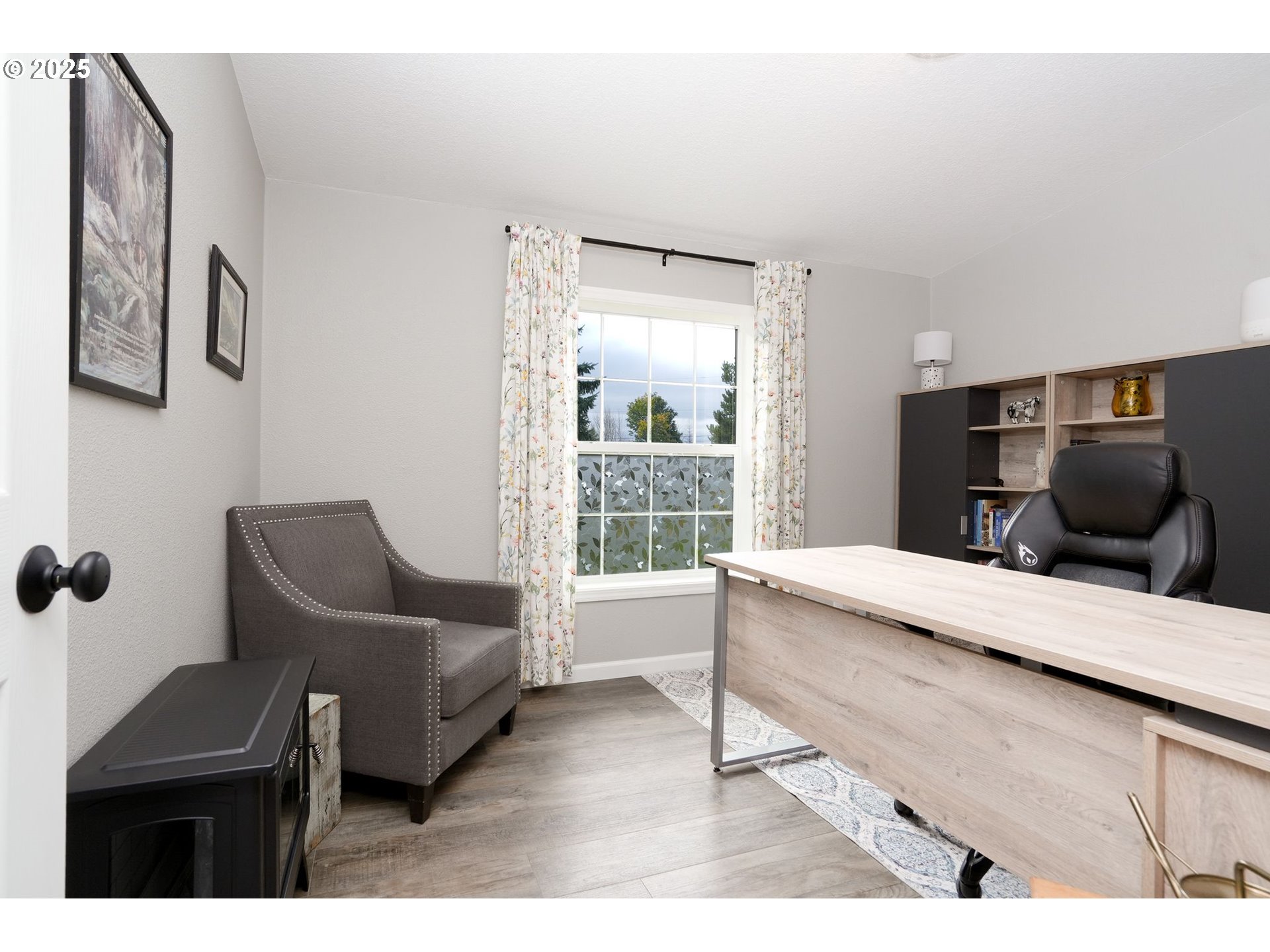 40219 North Dogwood Road Mill City, OR 97360 - Photo 27 of 47 a living room with furniture and a window