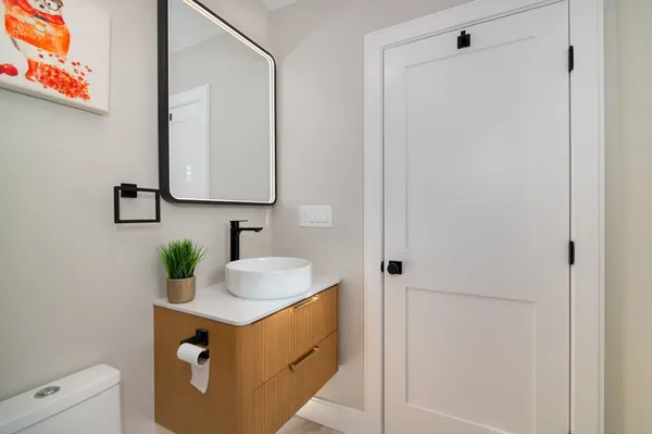 $899,000 | 13 Arlington Street, Unit B, Somerville, MA 02145