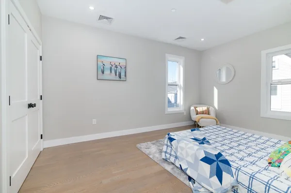 $899,000 | 13 Arlington Street, Unit B, Somerville, MA 02145