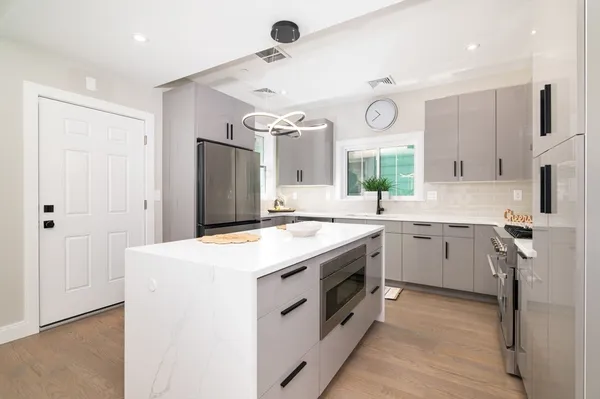 $899,000 | 13 Arlington Street, Unit B, Somerville, MA 02145