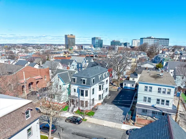$899,000 | 13 Arlington Street, Unit B, Somerville, MA 02145