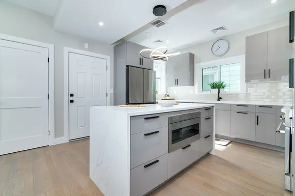 $899,000 | 13 Arlington Street, Unit B, Somerville, MA 02145