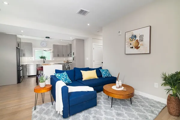 $899,000 | 13 Arlington Street, Unit B, Somerville, MA 02145