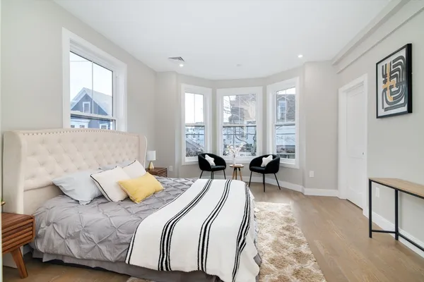 $899,000 | 13 Arlington Street, Unit B, Somerville, MA 02145