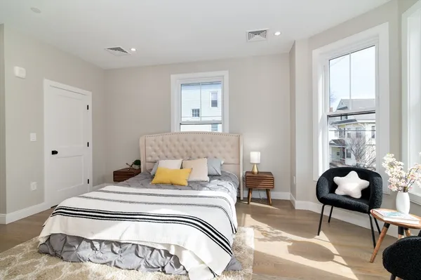 $899,000 | 13 Arlington Street, Unit B, Somerville, MA 02145