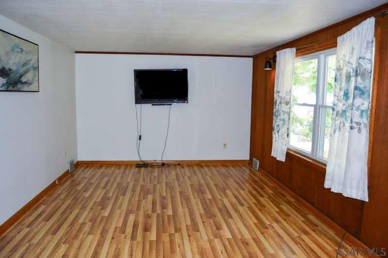 737 R Linden Avenue Johnstown, PA 15902 - Photo 3 of 16