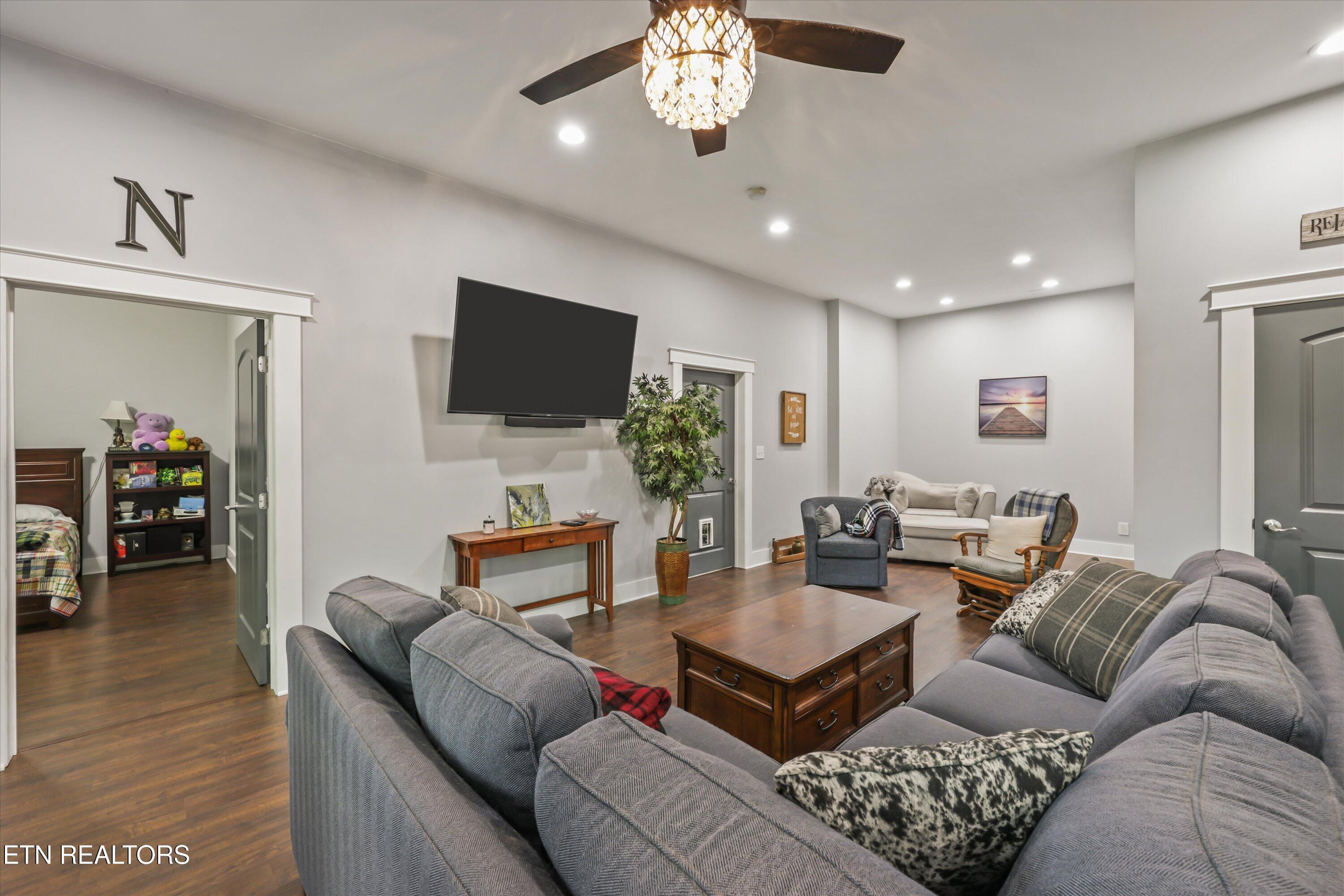 103 Winchester Circle Oak Ridge, TN 37830 - Photo 35 of 58 35-103 Winchester Cir 039