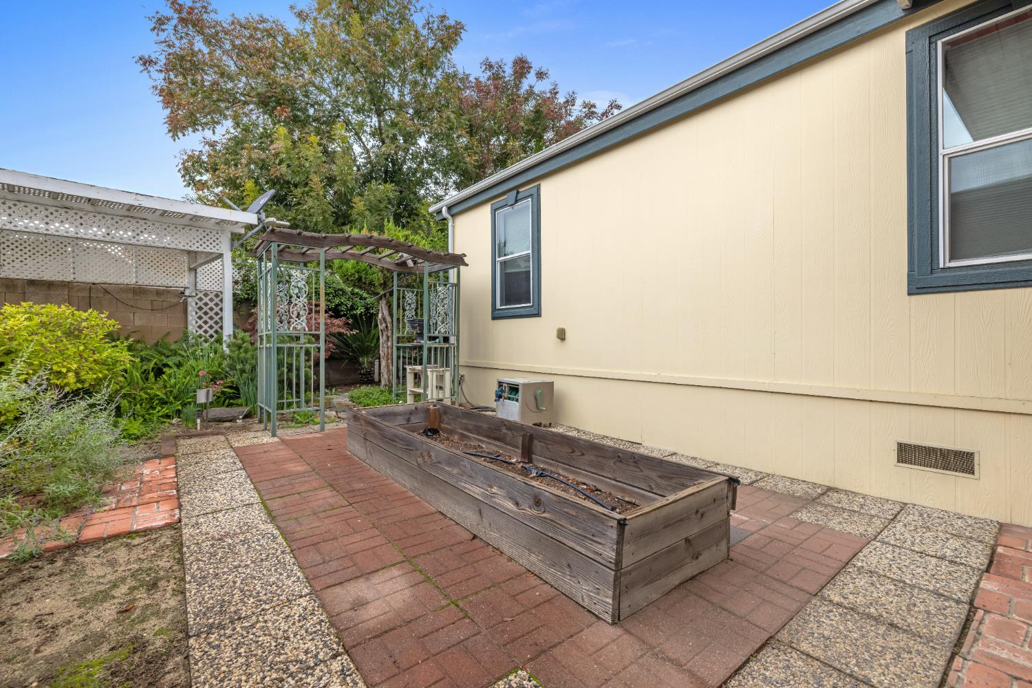 2621 Prescott Road, Unit 87 Modesto, CA 95350 - Photo 27 of 31 a house with trees in front of it