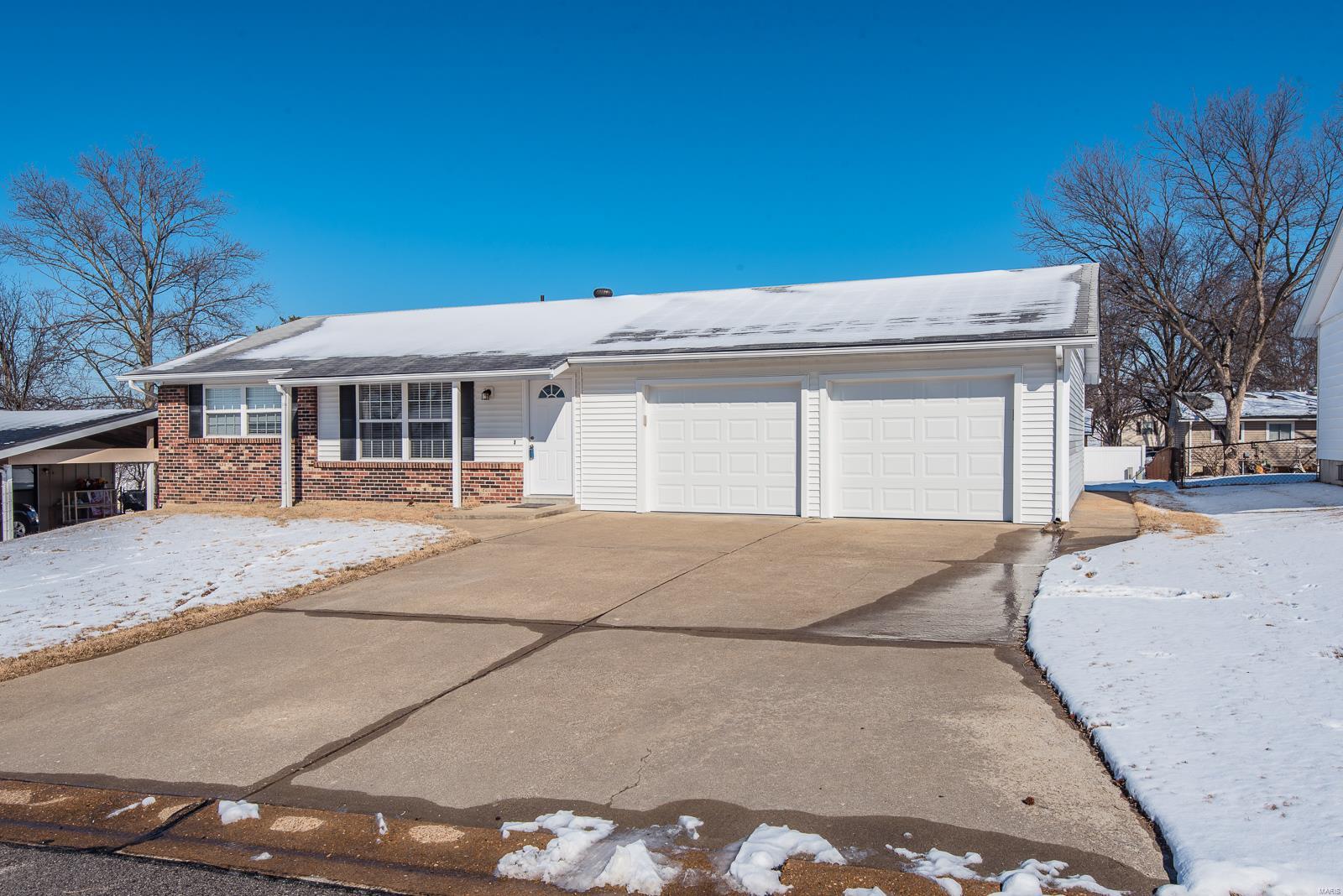 11 Sunnyfield Road St. Peters, MO 63376 - Photo 2 of 26