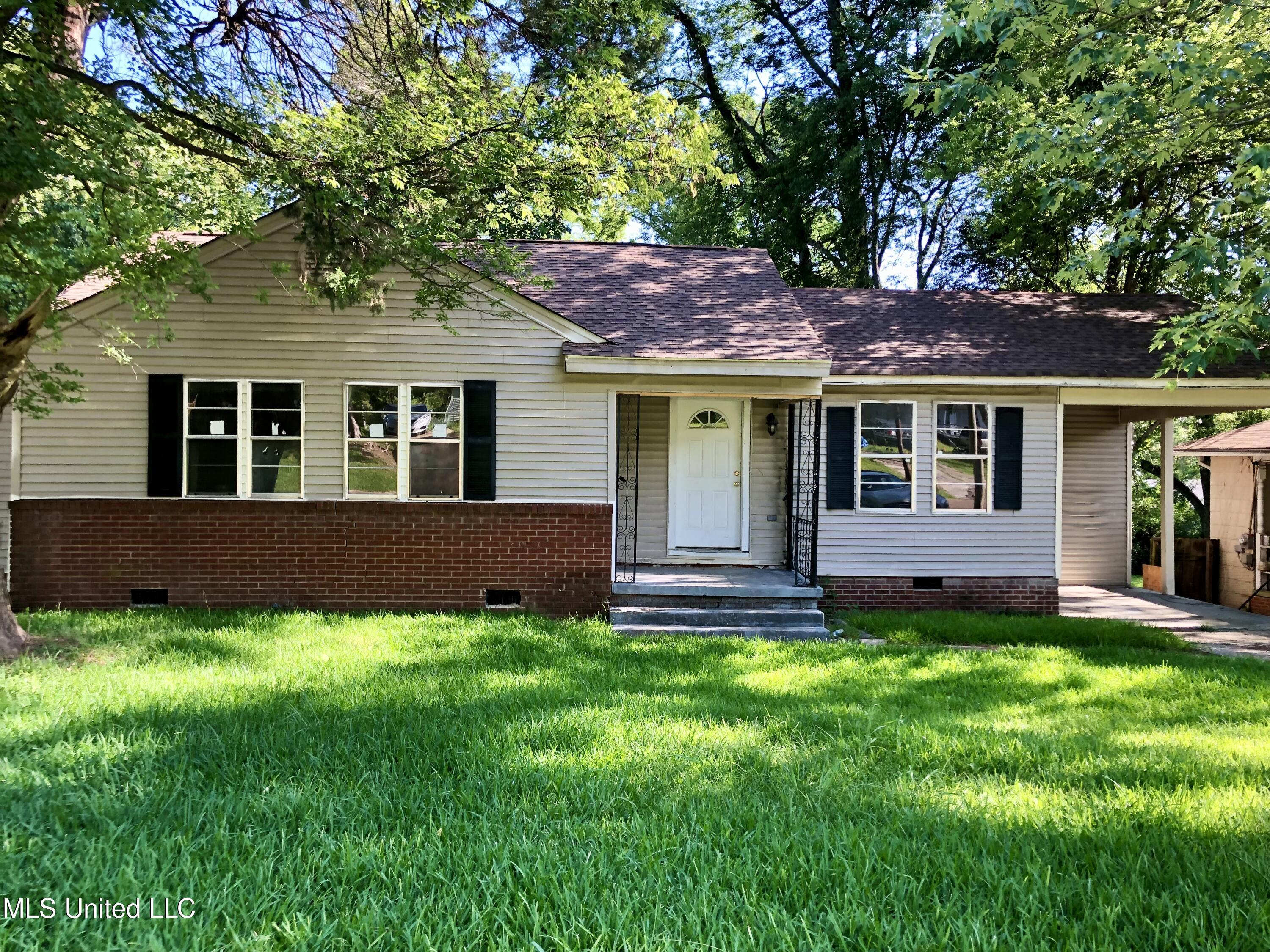 430 Lawrence Road Jackson, MS 39206 - Photo 1 of 12 430 lawrence front pic