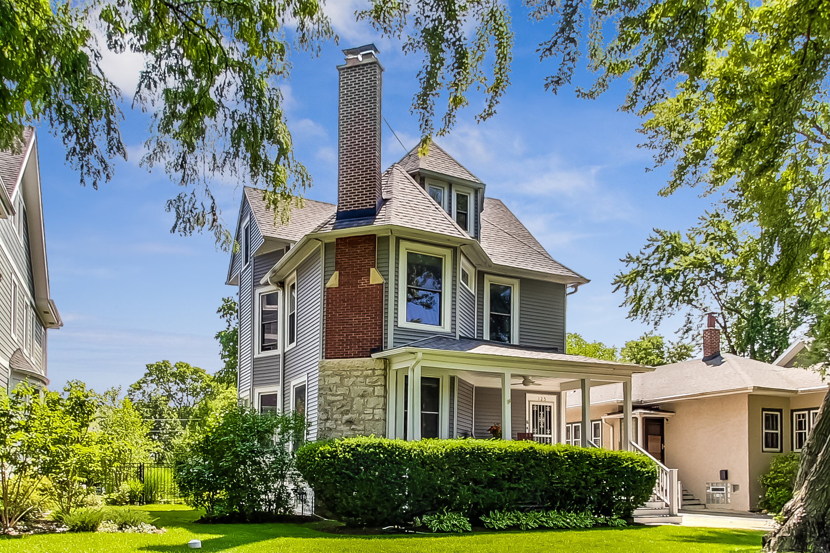 125 Woodside Road Riverside, IL 60546 - Photo 1 of 37