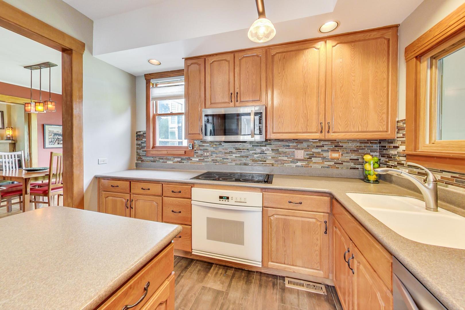 125 Woodside Road Riverside, IL 60546 - Photo 11 of 37