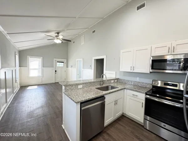 $1,800 | 2745 Gilmore Street, Jacksonville, FL 32205