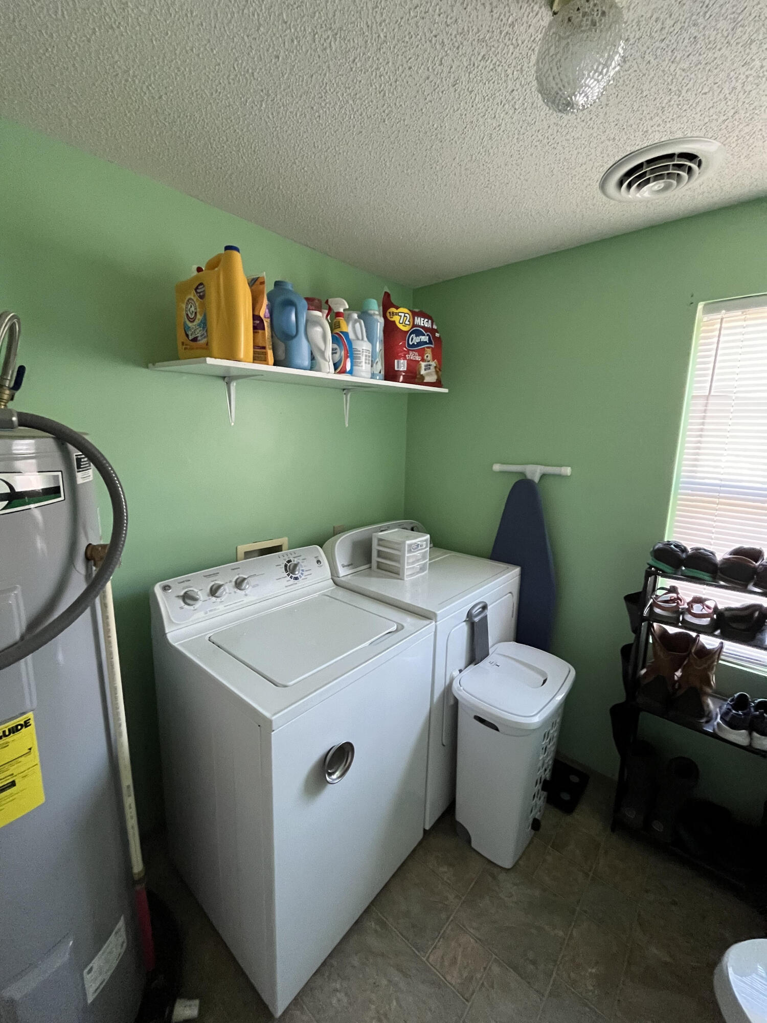1035 Berry Road Elizabethton, TN 37643 - Photo 5 of 11 5