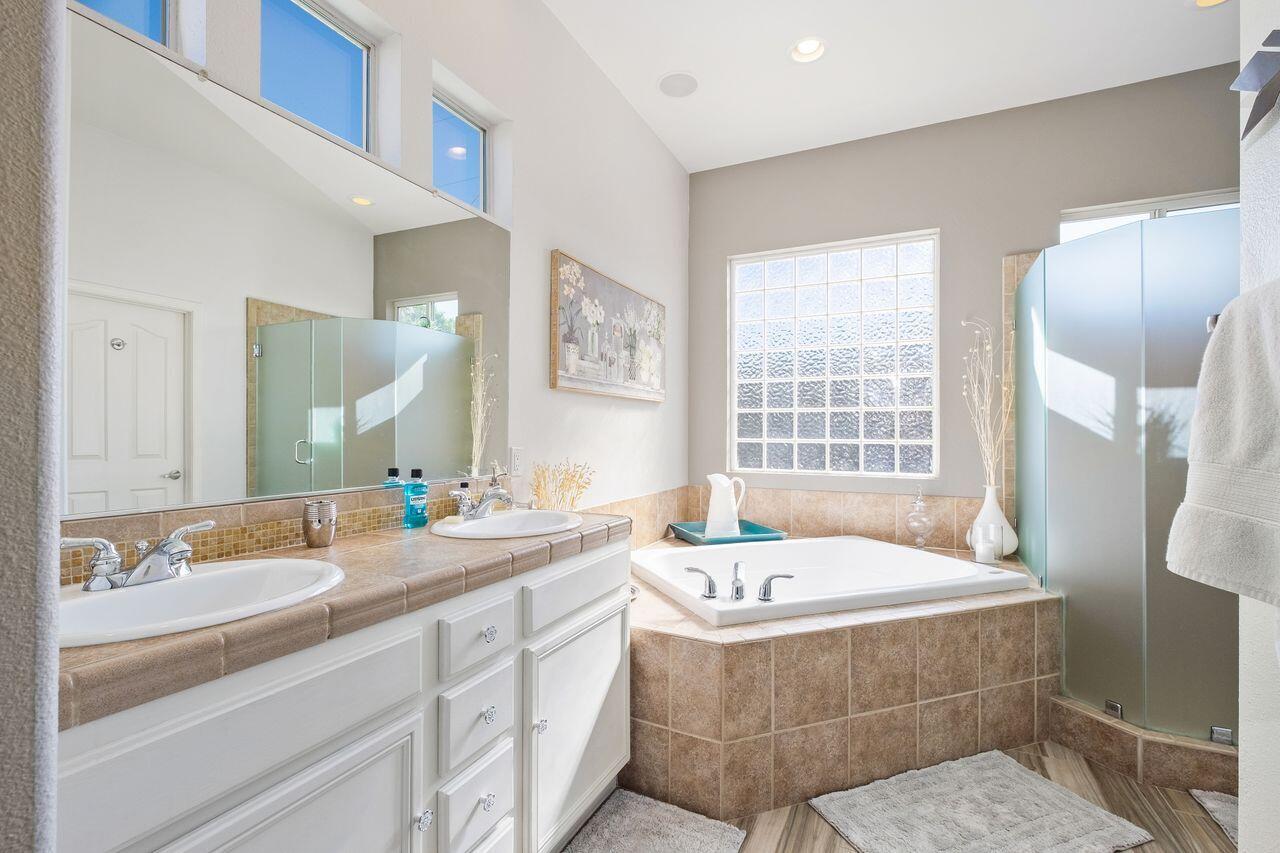 42128 May Pen Road Bermuda Dunes, CA 92203 - Photo 8 of 32 a spacious bathroom with sinks mirror and a bathtub