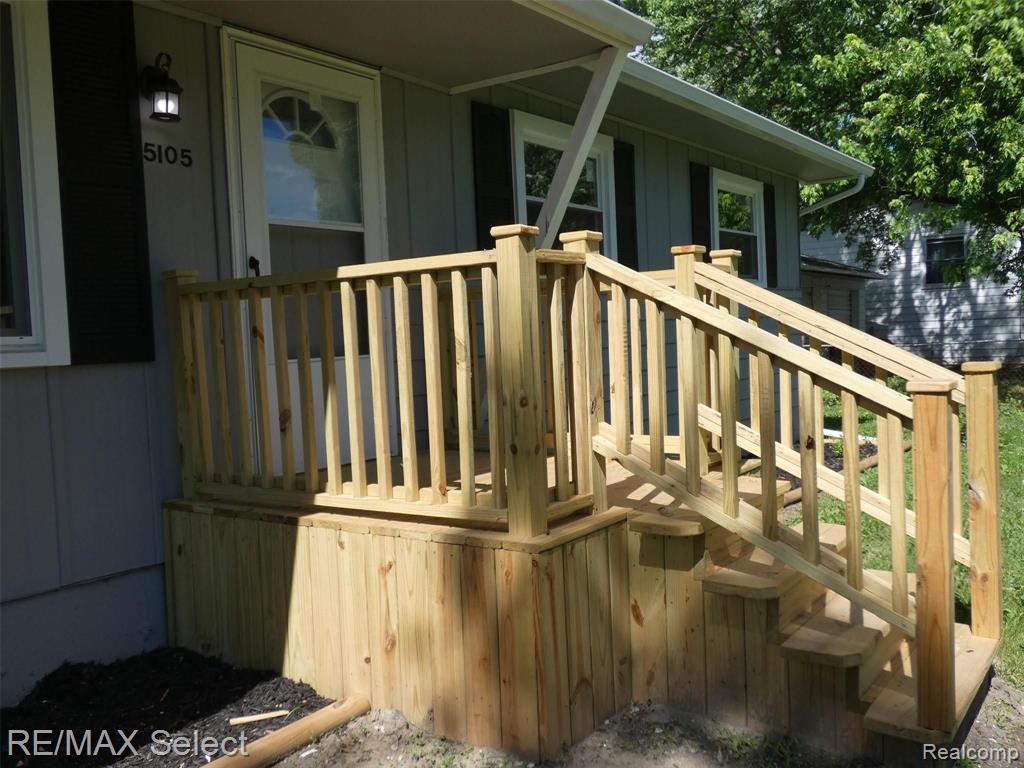 5105 East Carpenter Road Flint, MI 48506 - Photo 2 of 19