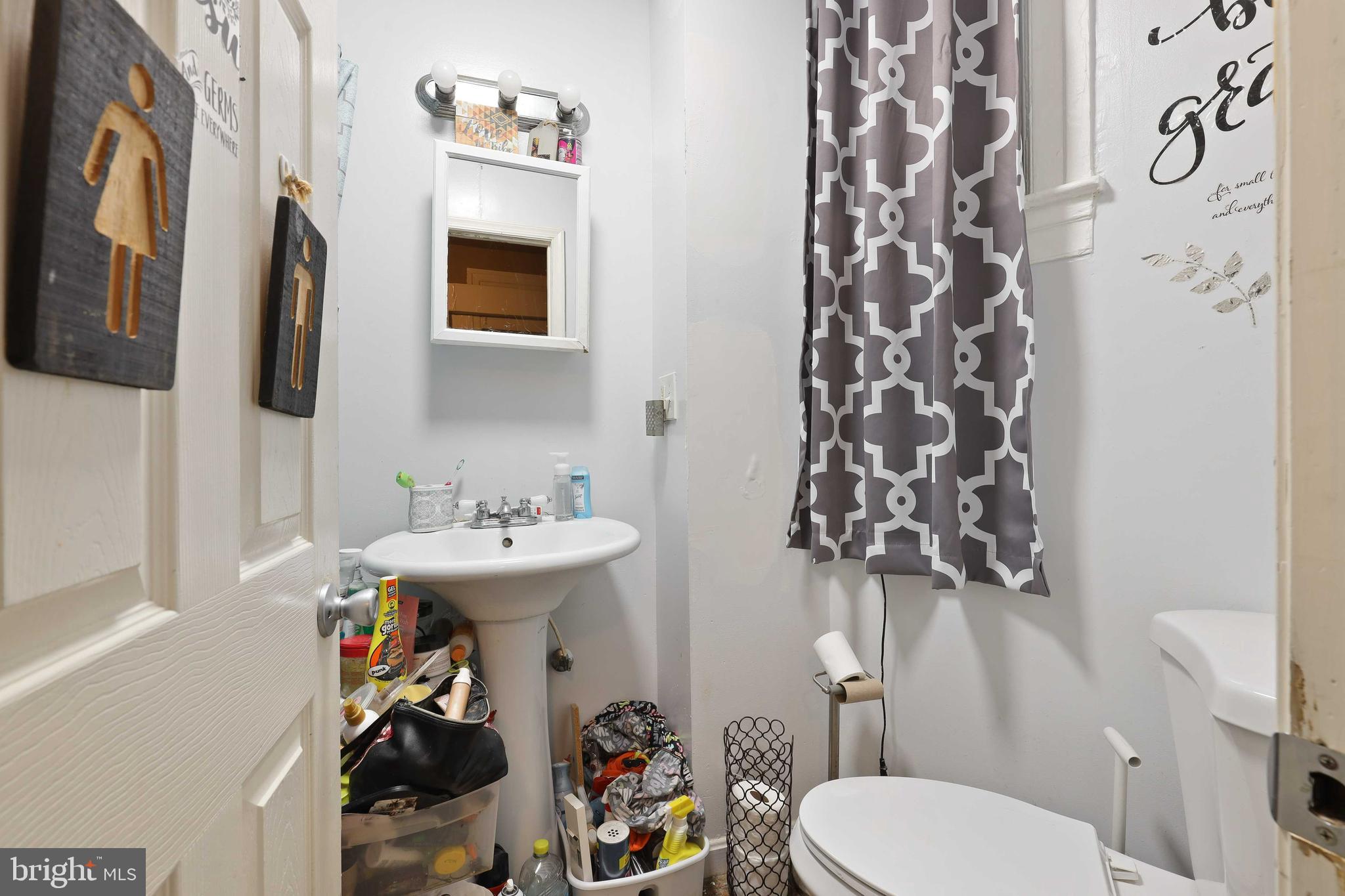 3955 Greenmount Avenue Baltimore, MD 21218 - Photo 17 of 42 Full bathroom on main level