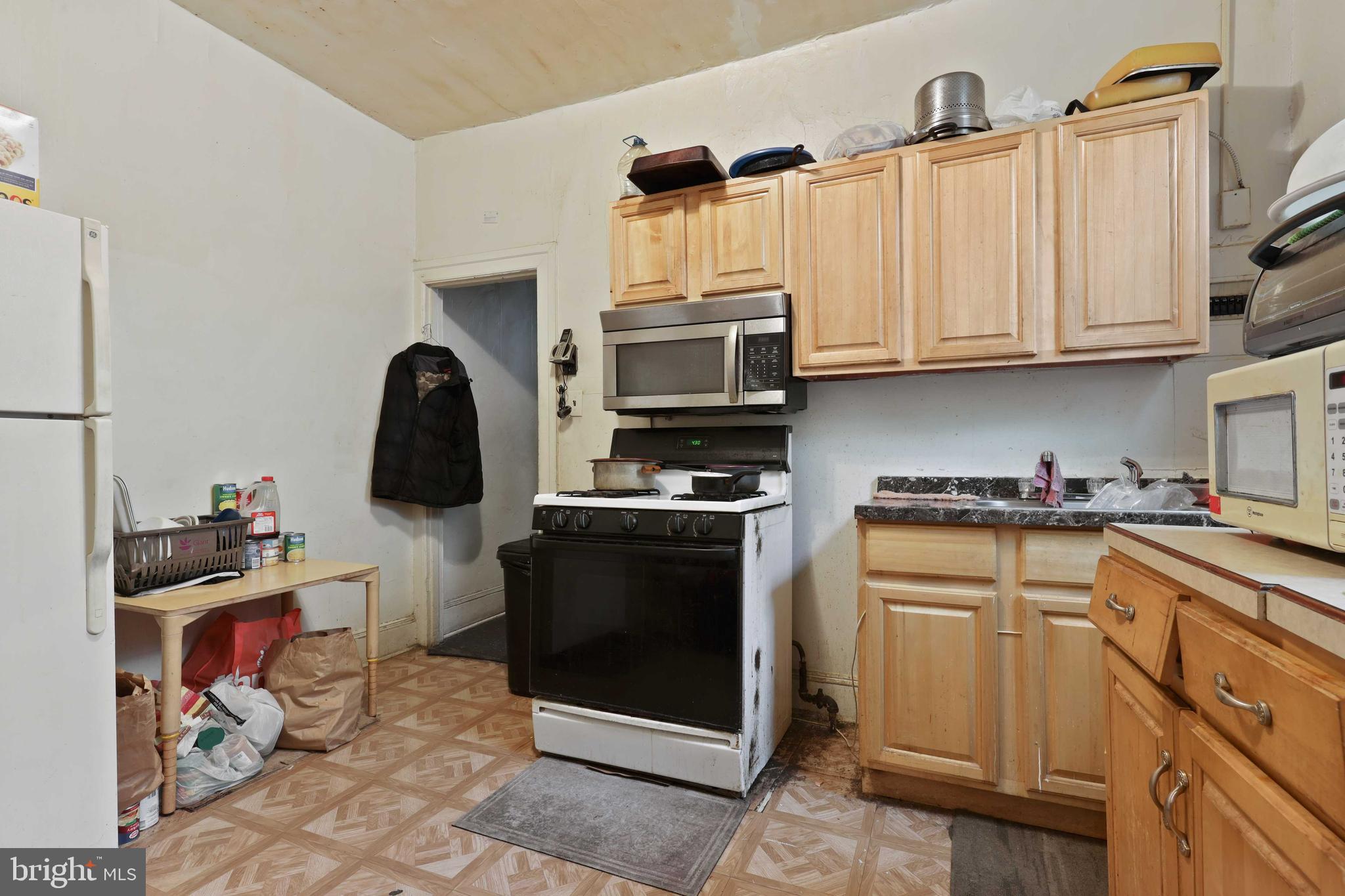 3955 Greenmount Avenue Baltimore, MD 21218 - Photo 38 of 42 2nd unit kitchen