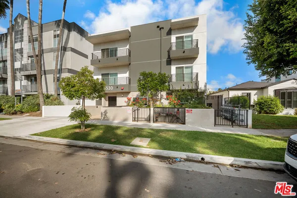 $2,900 | 1530 South Hayworth Avenue, Unit 203, Los Angeles, CA 90035