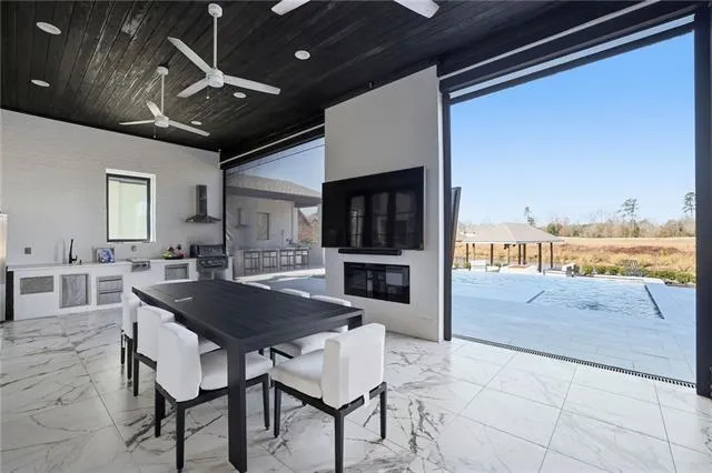 $2,000,000 | 30646 Heron View, Springfield, LA 70462