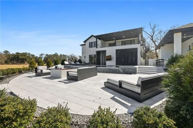 $2,000,000 | 30646 Heron View, Springfield, LA 70462